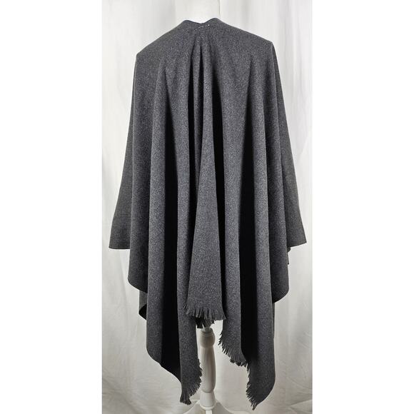 LIZ CLAIBORNE WOMEN'S GRAY PONCHO WRAP SHAWL SCARF SIZE - ONE SIZE FITS MOST - Picture 2 of 5